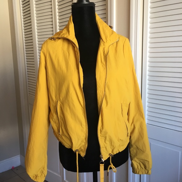 Yellow jacket!😻💛 - Picture 2 of 5